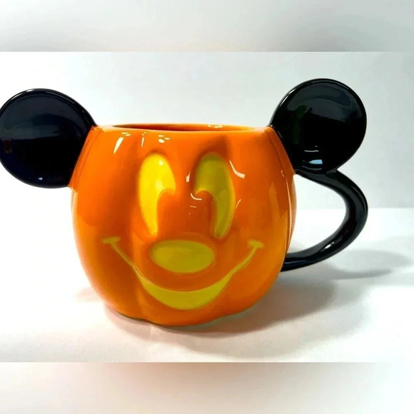 Disney - Pumpkin Mickey Mouse Mug - Painted by Artisans -  BNWT 🎃🐭 - Picture 1 of 5